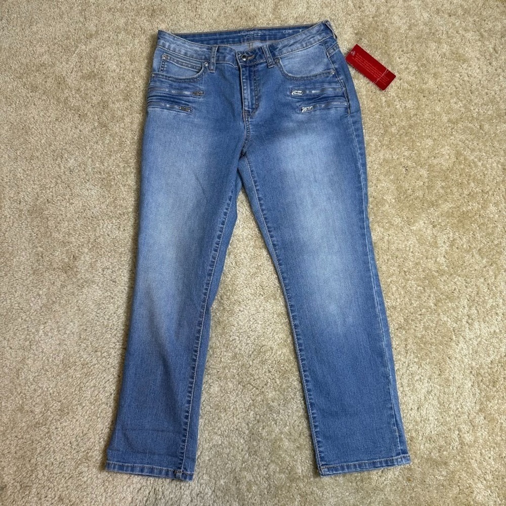 Jennifer Lopez Capri Jeans Womens 8 Light Wash Embellished Zip Pocket NWOT JLO